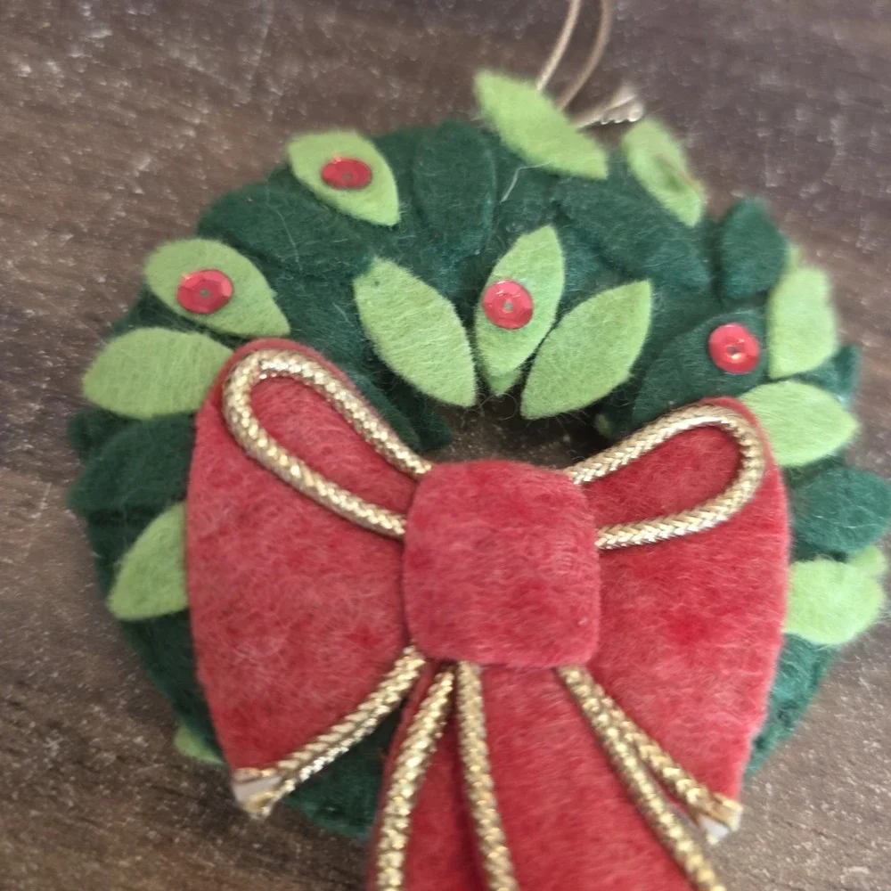 Wreath Christmas Tree Ornament‎ Green Red Gold Felt Bow Sequins Holiday Decor
